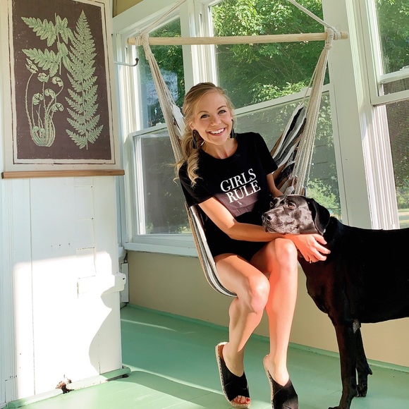 Meet your Posher, Laura - Picture 1 of 1